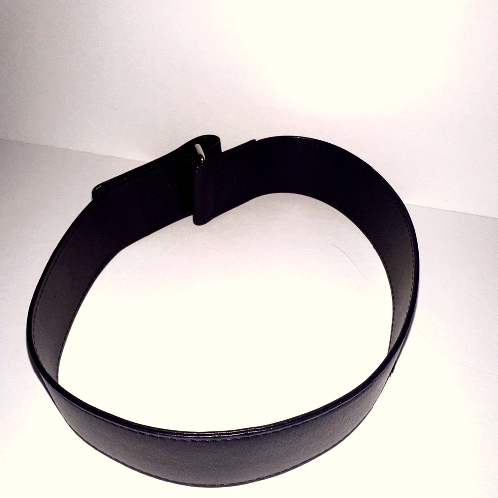 CHANEL CC Logo Kids Leather Belt - Picture 4 of 9